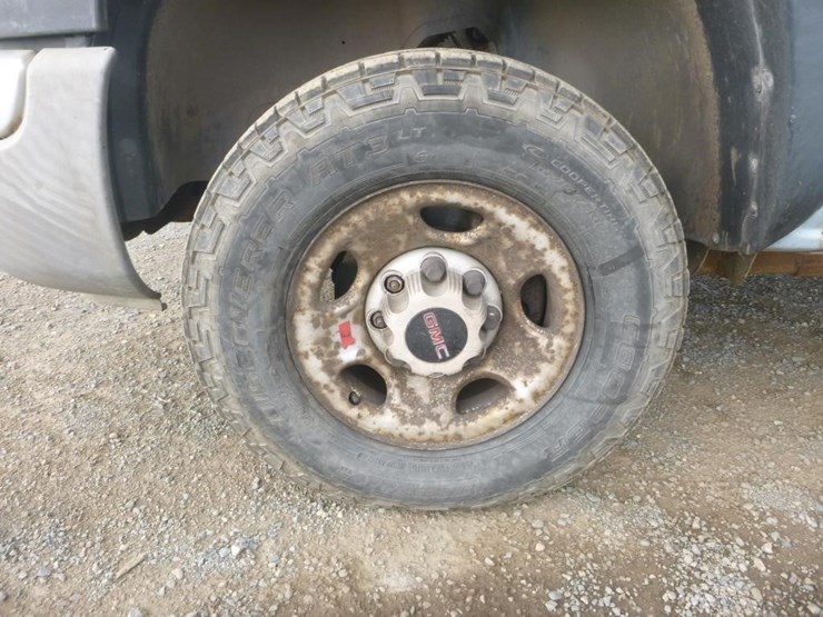 2004-gmc-2500-image-15