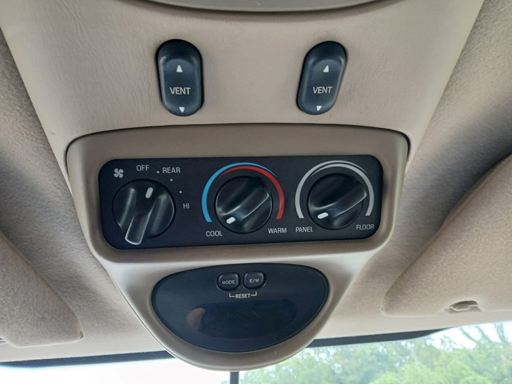 2005-ford-excursion-image-39