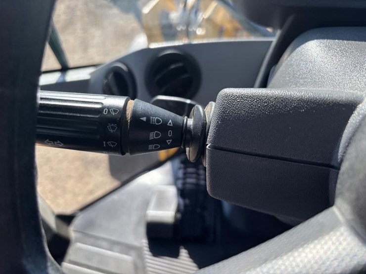 2019-caterpillar-930m-image-32