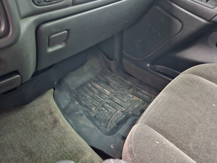 2005-chevrolet-silverado-image-44