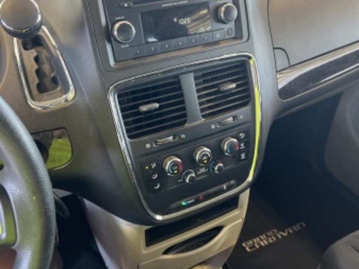 2014-dodge-grand-caravan-image-18