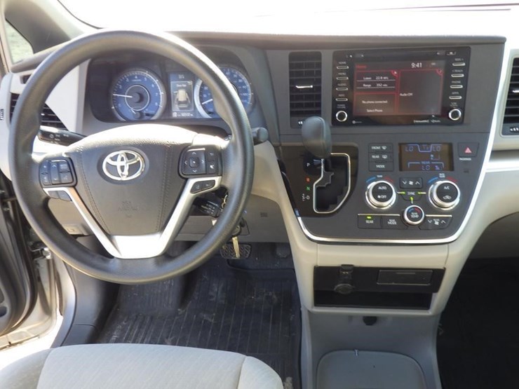 2018-toyota-sienna-image-9