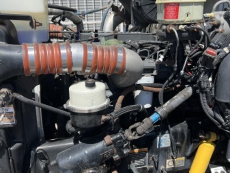 2011-peterbilt-337-image-20