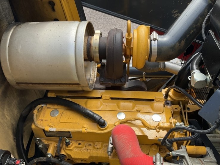 2016-deere-210l-image-19