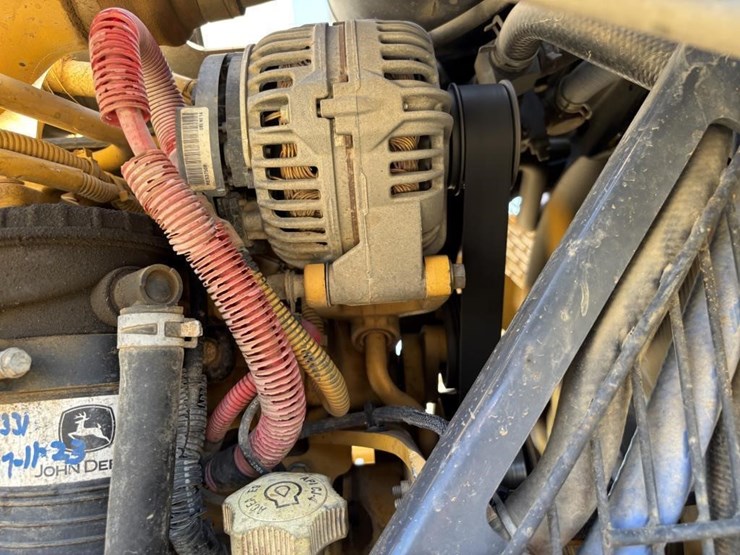 2014-deere-210k-image-47