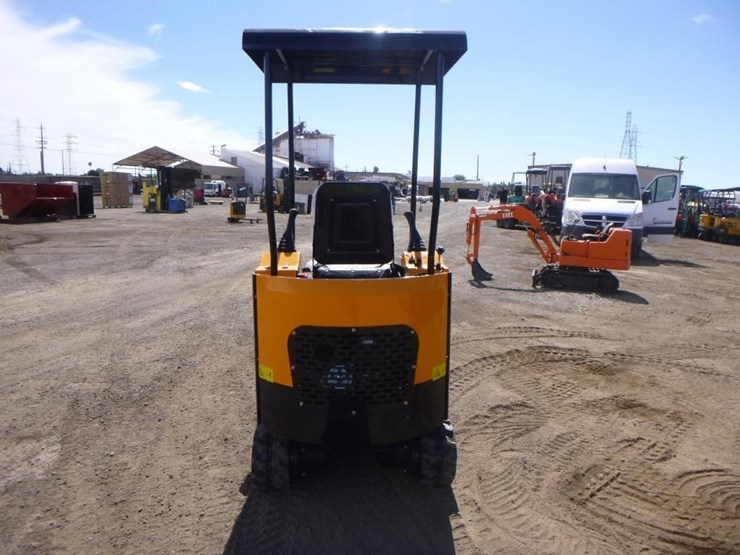 2025-vicsec-vc15j-hydraulic-excavator-image-8