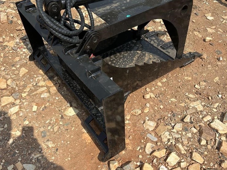 future-skid-steer-hydraulic-stump-grapple-bucket-image-4