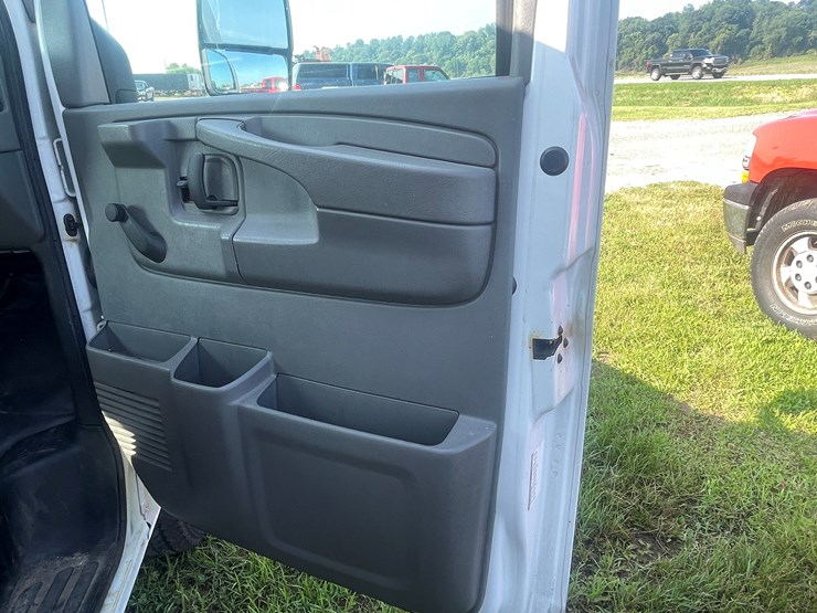 2005-chevrolet-3500-image-51