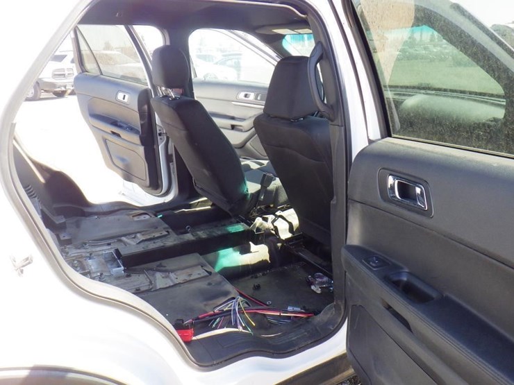2016-ford-explorer-image-9