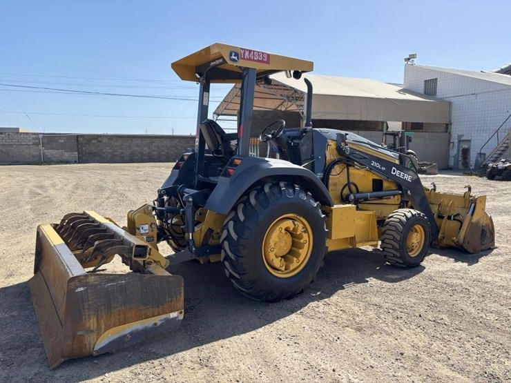 2019-deere-210l-image-3