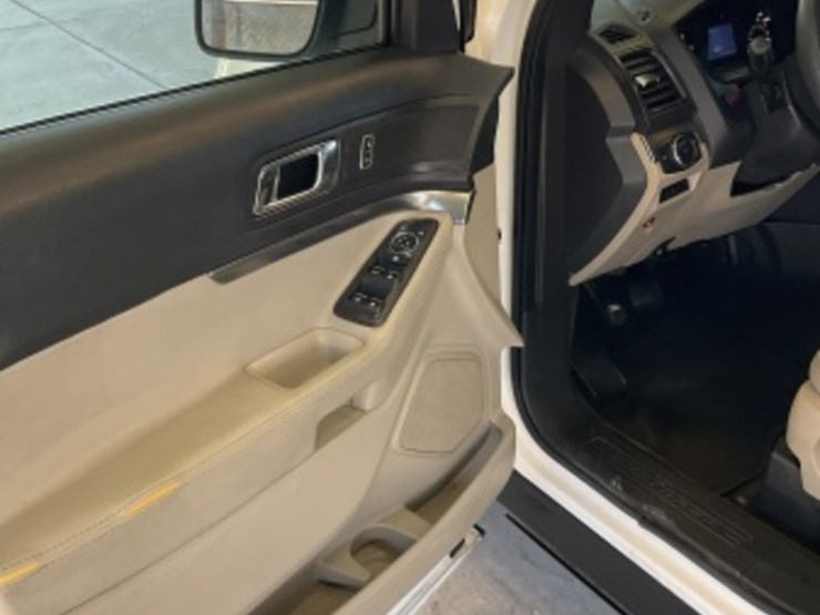 2013-ford-explorer-image-23