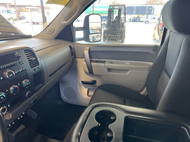 2013-chevrolet-silverado-2500hd-image-21