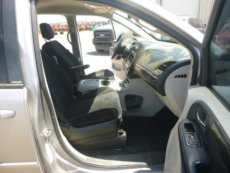 2013-dodge-grand-caravan-image-8