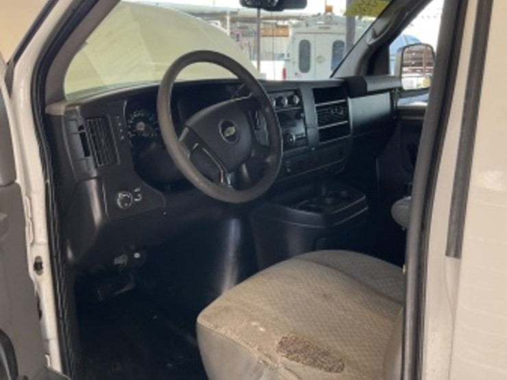 2013-chevrolet-express-2500-image-24