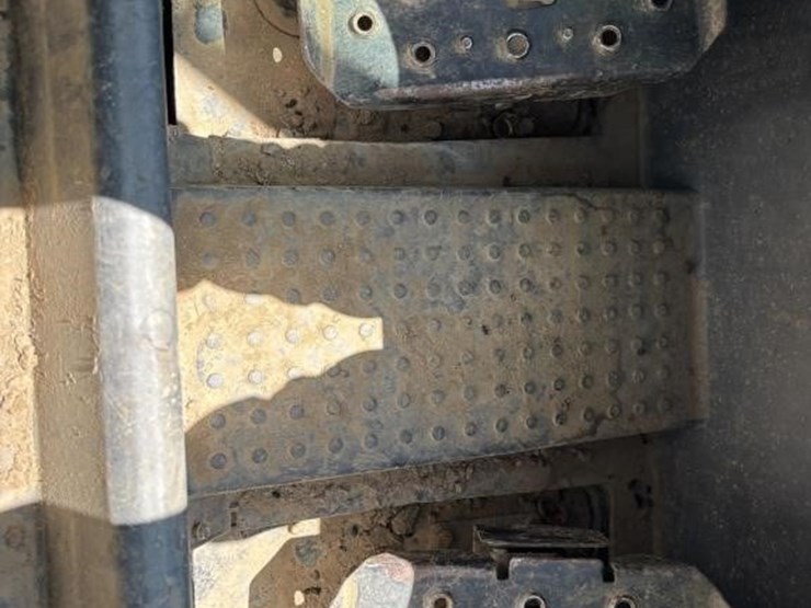 2015-deere-333e-image-28