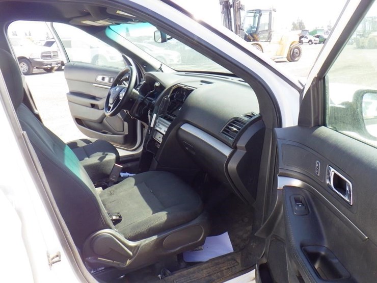 2016-ford-explorer-image-7