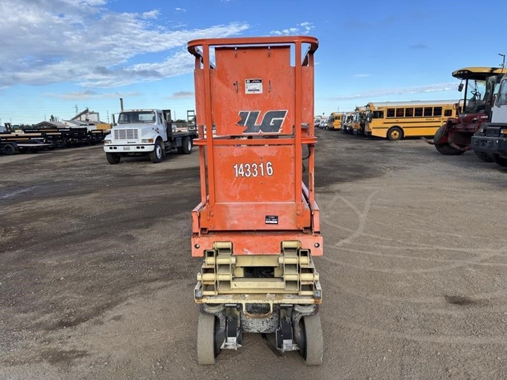 2015-jlg-1930es-image-5