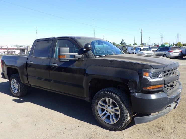 2017-chevrolet-1500-image-3