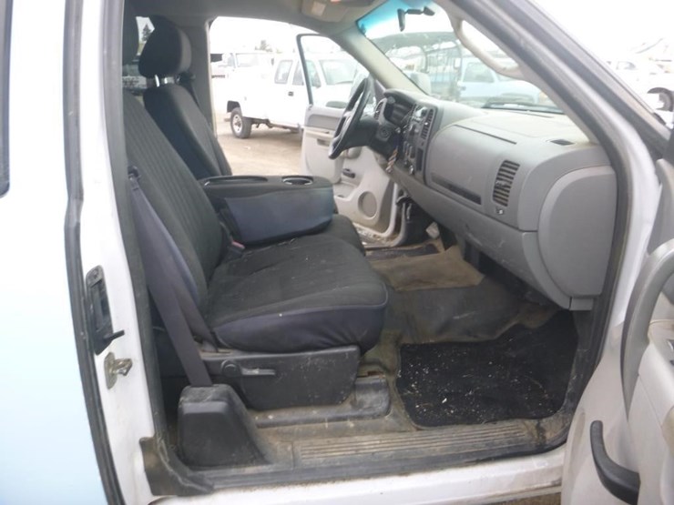 2013-gmc-2500-image-11