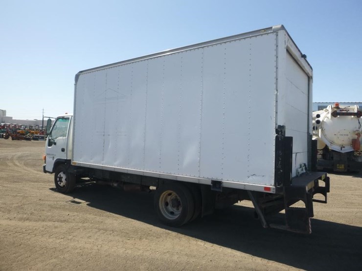2005-isuzu-npr-image-4