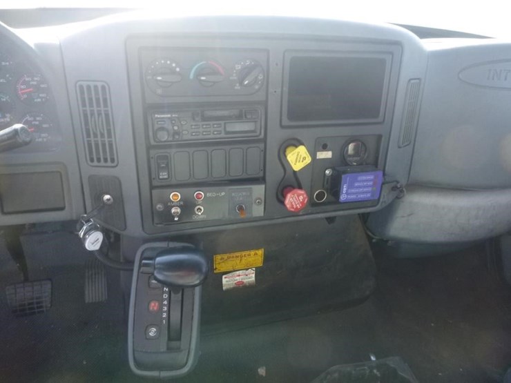 2004-international-durastar-4300-image-16