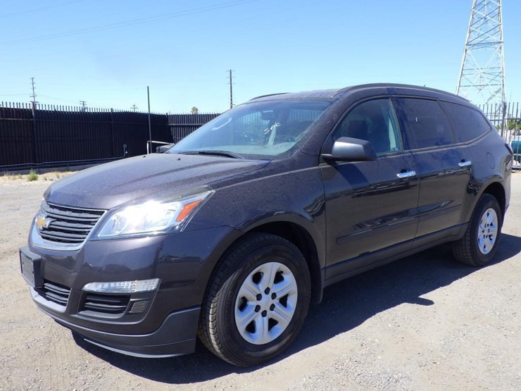 2017-chevrolet-traverse-image-2
