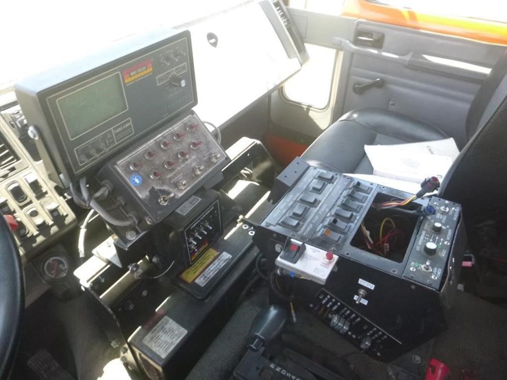 2000-freightliner-fc70-image-20