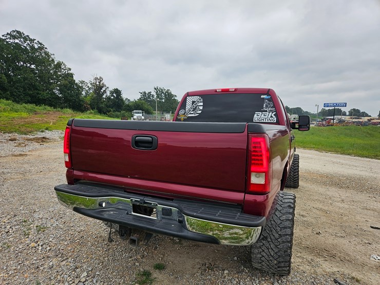 2005-chevrolet-silverado-image-15