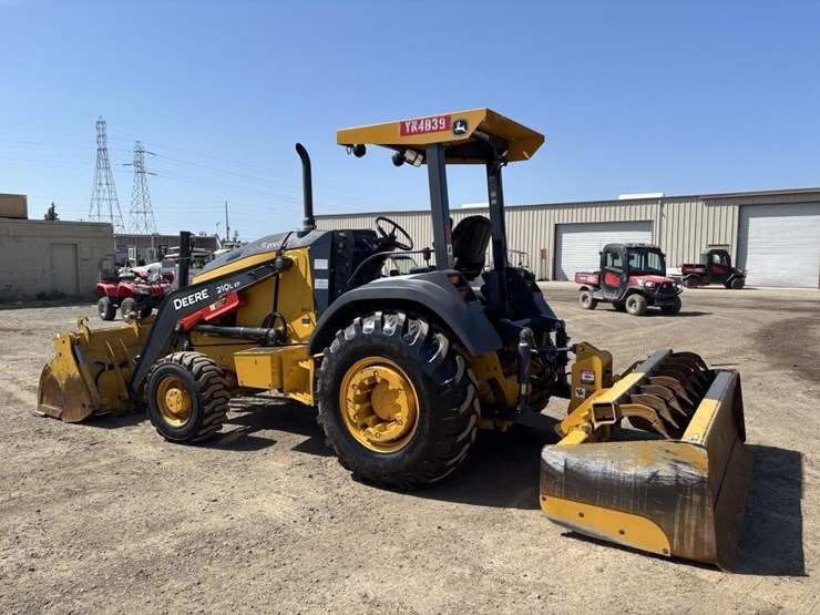 2019-deere-210l-image-4