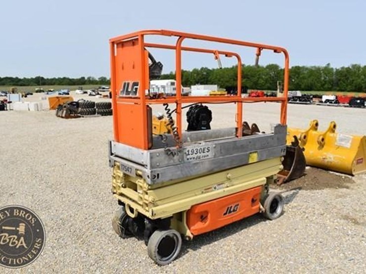 2014-jlg-1930es-image-3