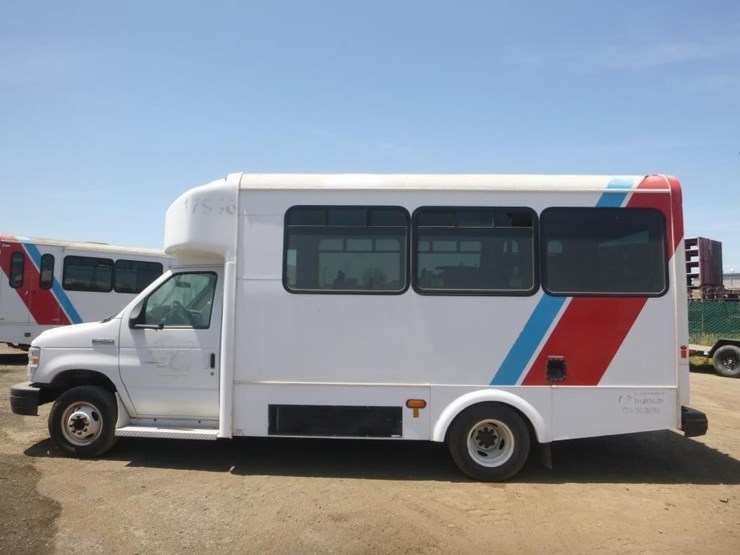 2017-ford-e450-image-6