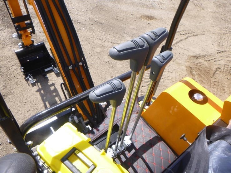 2025-vicsec-vc15j-hydraulic-excavator-image-23