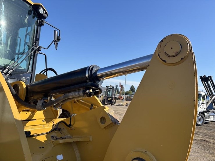 2019-caterpillar-930m-image-15