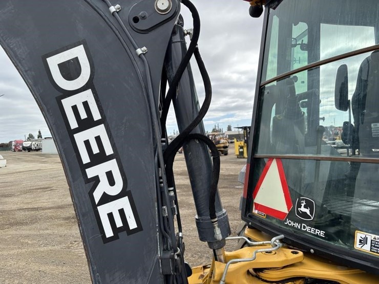 2019-deere-310l-ep-image-23