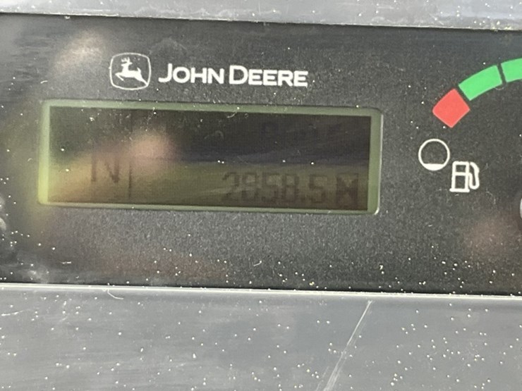 2016-deere-210l-image-24
