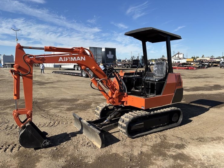 airman-hm20-hydraulic-excavator-image-1