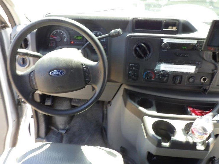 2013-ford-econoline-350-image-8