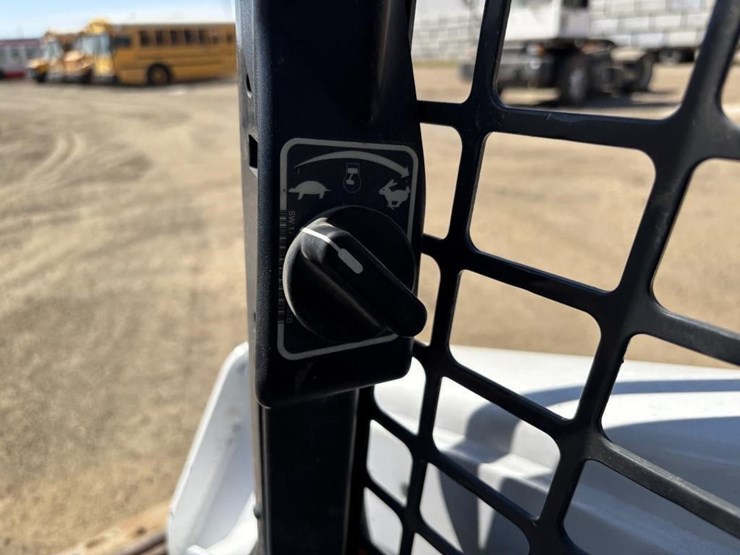 2018-bobcat-s570-image-25