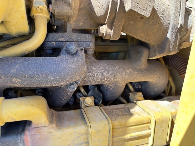 2014-deere-210k-image-60