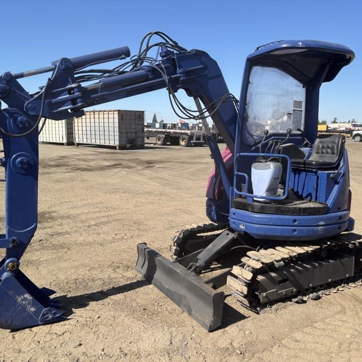 KOMATSU PC28UU