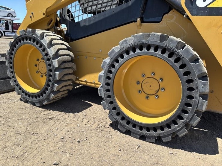 2018-caterpillar-262d-image-17