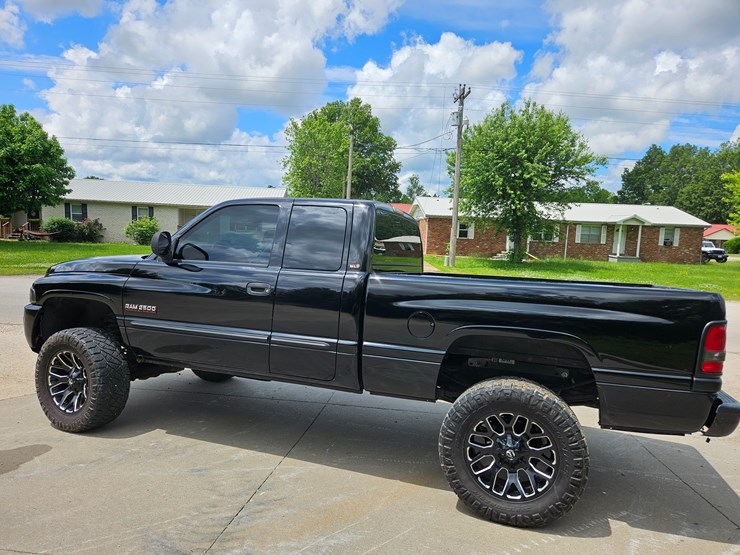 #18968-•-2002-dodge-ram-pickup-truck-image-12