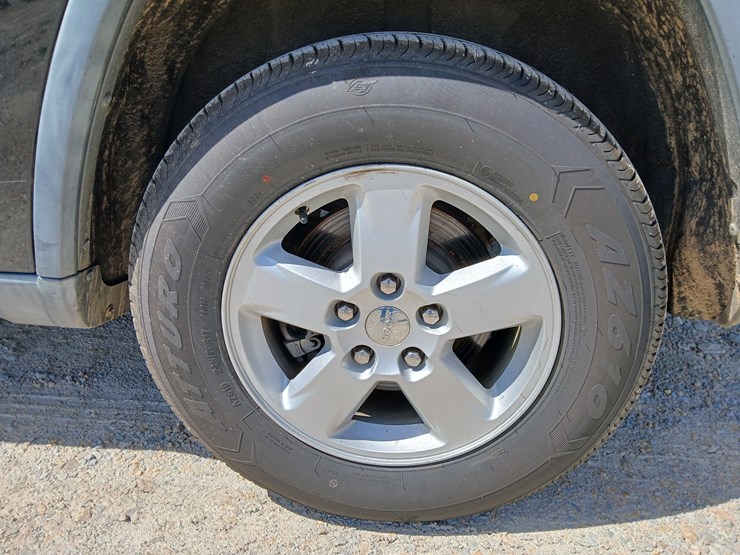 2011-jeep-grand-cherokee-image-60