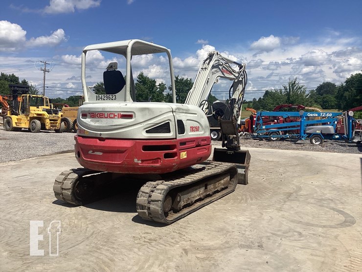 2016-takeuchi-tb260-image-5