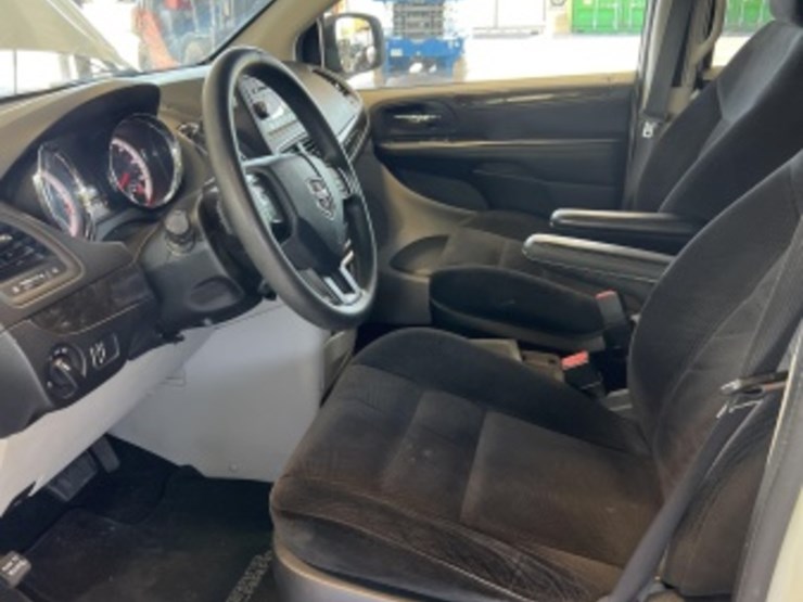 2014-dodge-grand-caravan-image-20