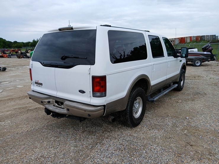 2005-ford-excursion-image-9