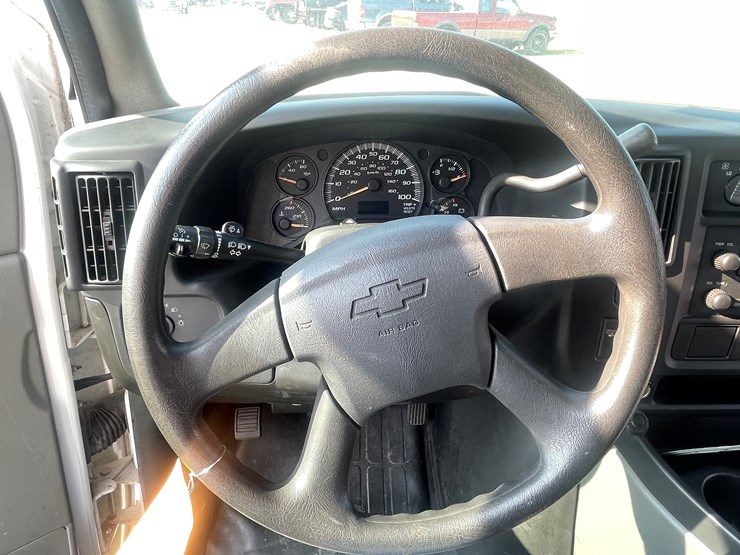 2005-chevrolet-3500-image-45