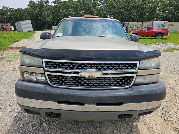 2005-chevrolet-silverado-3500-image-16