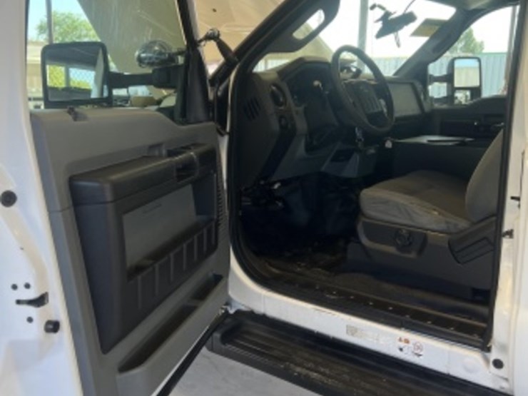 2013-ford-f550-image-22