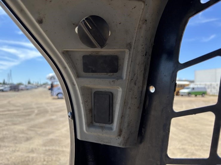 2018-caterpillar-262d-image-28
